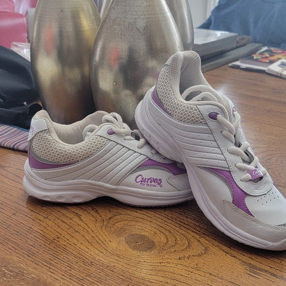 Shoes - Picture 2 of 4